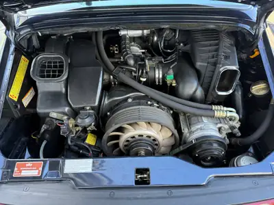 Porsche 911 993 C4 RS Style — Coupé mythique avec bodykit et suspensions sportives — Miniatur 9
