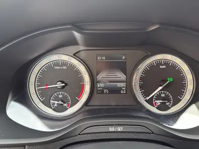 Skoda Karoq 1.6 TDI — SUV compact robuste, sans accident, entretien à jour — Thumbnail 11