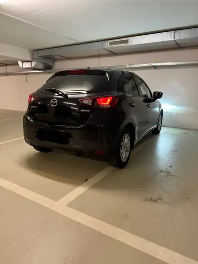 Mazda 2 Skyactiv-G 90 — Citadine fiable, nouvelle monte pneumatiques et jantes alu — Innenraum