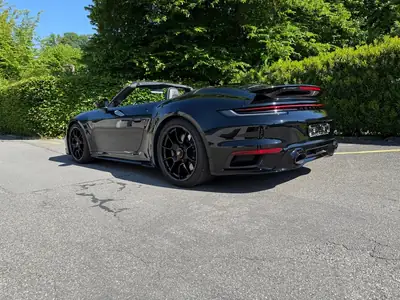 Porsche 911 Turbo S Cabriolet — 650 ch, décapotable haute performance, sans accident — rear view
