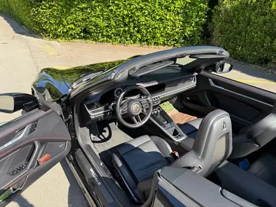 Porsche 911 Turbo S Cabriolet — 650 ch, décapotable haute performance, sans accident — Thumbnail 9