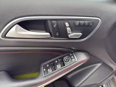 Mercedes-AMG A 45 4Matic — Performance 381 ch, Transmission DCT, Berline compact sportive — Miniatur 12