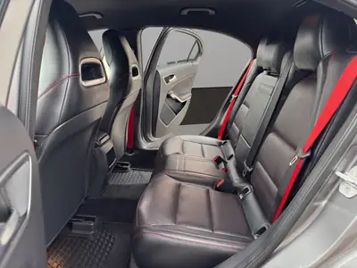 Mercedes-AMG A 45 4Matic — Performance 381 ch, Transmission DCT, Berline compact sportive — Miniatur 13