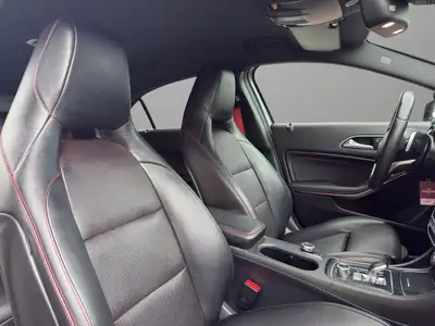 Mercedes-AMG A 45 4Matic — Performance 381 ch, Transmission DCT, Berline compact sportive — Miniatur 22