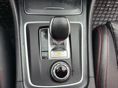 Mercedes-AMG A 45 4Matic — Performance 381 ch, Transmission DCT, Berline compact sportive — Miniatur 23
