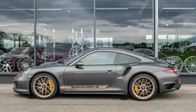 Porsche 911 Turbo S — Coupé sportif haute performance, 560 ch et histoire suisse certifiée — exterior view