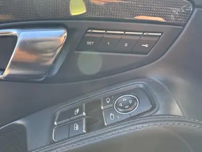 Porsche 911 Turbo S — Coupé sportif haute performance, 560 ch et histoire suisse certifiée — Thumbnail 20