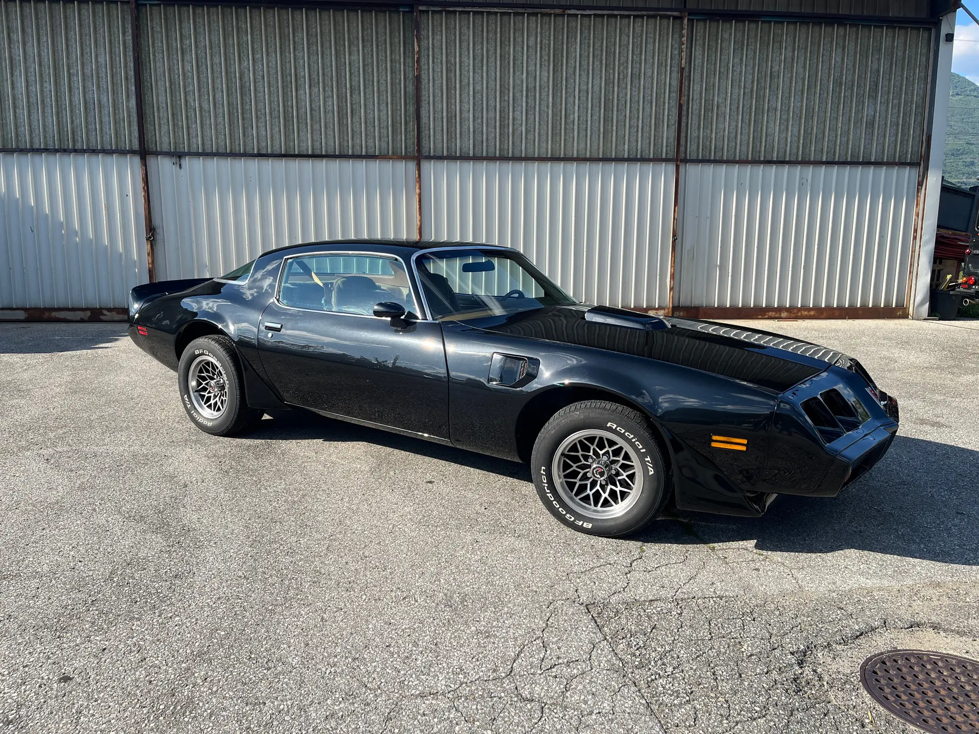 Pontiac Firebird Trans-AM 403 1979 — Muscle car américain culte, 90'000 km — Außenansicht