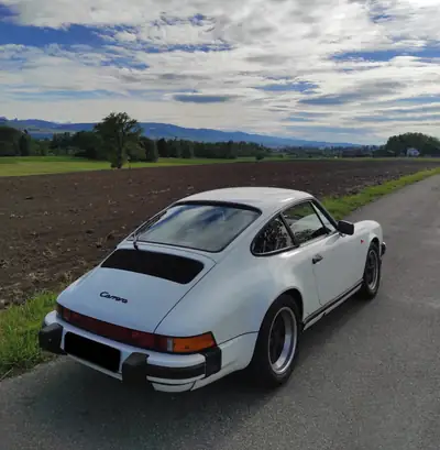 Porsche 911 Carrera 3.2 1989 — Légende sportive classique, révision complète Porsche — vista posteriore