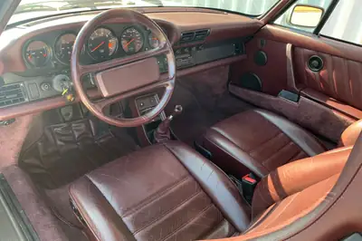 Porsche 911 Carrera 3.2 1989 — Légende sportive classique, révision complète Porsche — interni