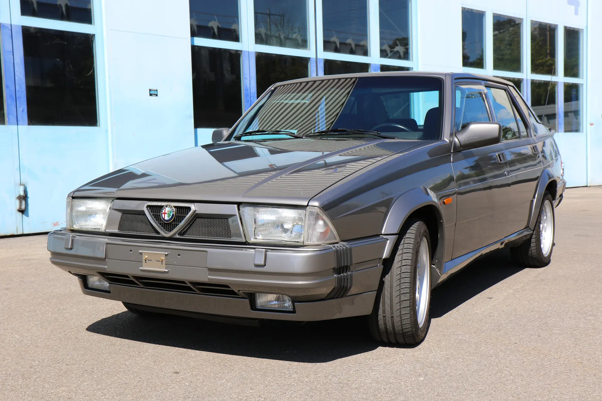 Alfa Romeo 75 3.0 Q.Verde 1991 — Berline sportive rare, 80'000 km seulement