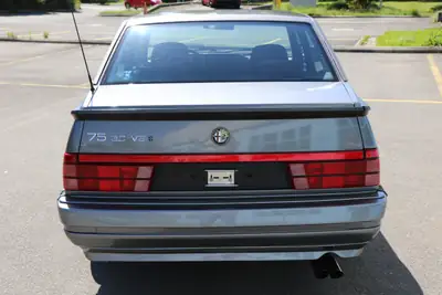 Alfa Romeo 75 3.0 Q.Verde 1991 — Berline sportive rare, 80'000 km seulement — Armaturenbrett