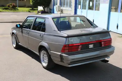 Alfa Romeo 75 3.0 Q.Verde 1991 — Berline sportive rare, 80'000 km seulement — Miniatur 11