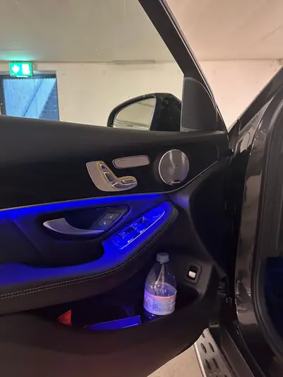 Mercedes-Benz GLC 220 d AMG Line — SUV premium diesel 4x4, entretien fraîchement effectué — intérieur