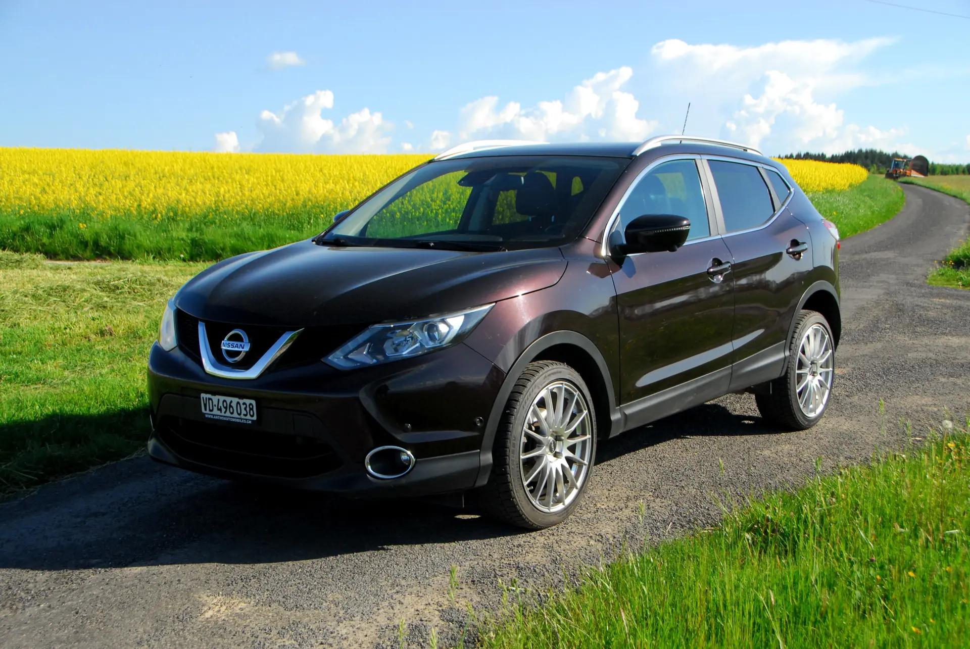 Nissan Qashqai 1.6 DIG-T Tekna 2015 — SUV complet avec équipements premium et double jeu de roues