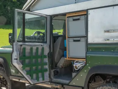 Land Rover Defender 110 CSW 2.5 Td5 — L'aventurier robuste, 9 places et prêt à explorer — Miniatura 8