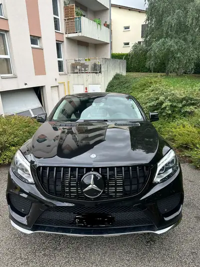 Mercedes-Benz GLE Coupé 350 d 4Matic — SUV premium diesel, 4 roues motrices, 132 000 km — vista esterna