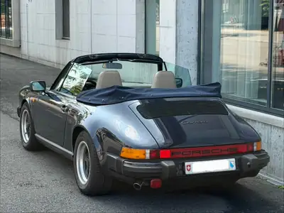 Porsche 911 Carrera Cabriolet — Icône des années 1980, 207 ch sans compromis — tableau de bord
