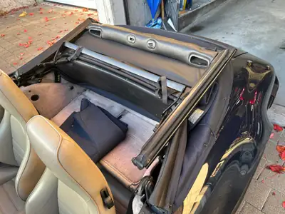 Porsche 911 Carrera Cabriolet — Icône des années 1980, 207 ch sans compromis — Miniature 10