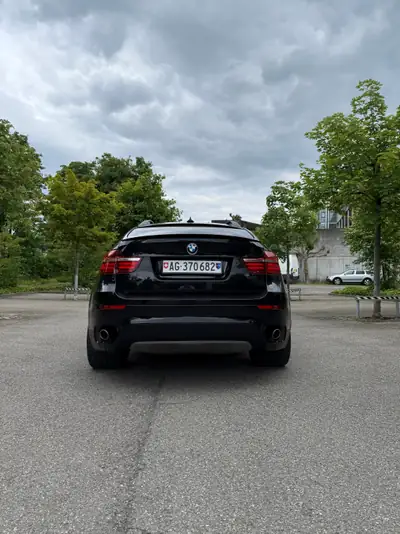 BMW X6 xDrive 30d — Coupé SUV puissant, 175'000 km, sans sinistre — tableau de bord