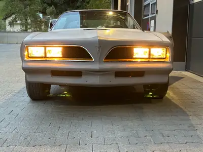 Pontiac Firebird 1978 — Muscle car américain emblématique, moteur V8 6.6L — côté