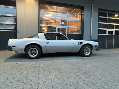 Pontiac Firebird 1978 — Muscle car américain emblématique, moteur V8 6.6L — vue extérieure