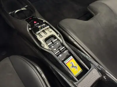 Ferrari SF90 Spider Assetto Fiorano — 1000 ch hybride rechargeable, quasi neuf — Thumbnail 13