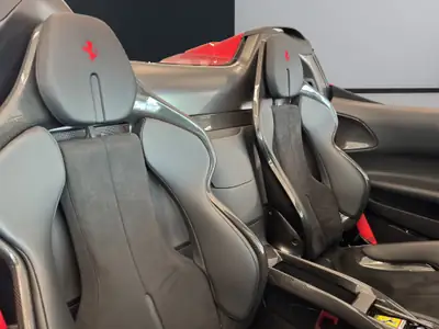 Ferrari SF90 Spider Assetto Fiorano — 1000 ch hybride rechargeable, quasi neuf — Thumbnail 16