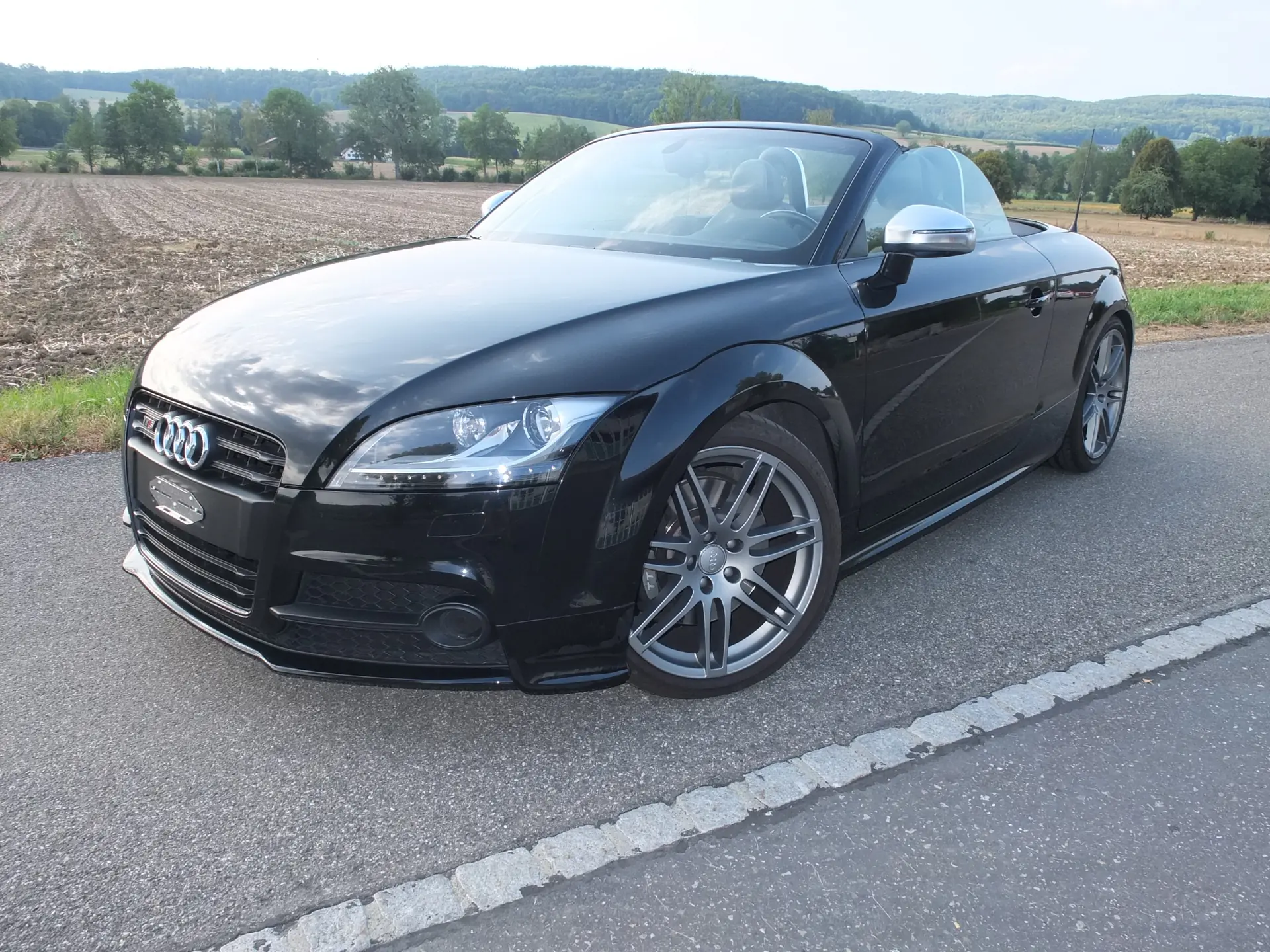 Audi TTS Roadster 2.0 TFSI quattro — Cabriolet sportif 272 ch, entretien impeccable — vista esterna