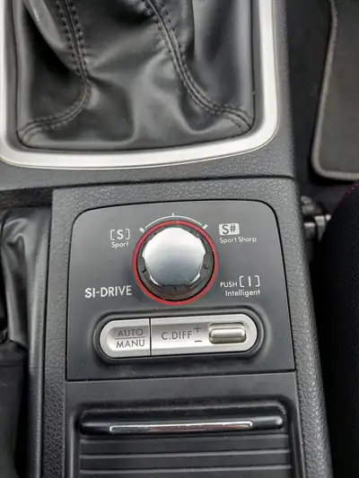Subaru WRX STI 2.5 Turbo 4WD — Berline sportive mythique, moteur 325 ch — Miniatura 9