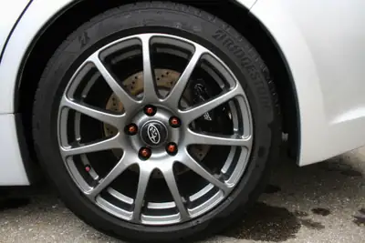 Subaru WRX STI 2.5 Turbo 4WD — Berline sportive mythique, moteur 325 ch — Miniatura 12