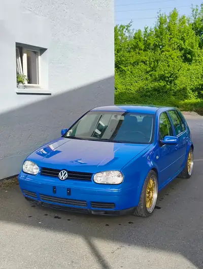 VW Golf 1.8 T GTI 1999 — Compacte sportive iconique, 150 ch et faible kilométrage — side view