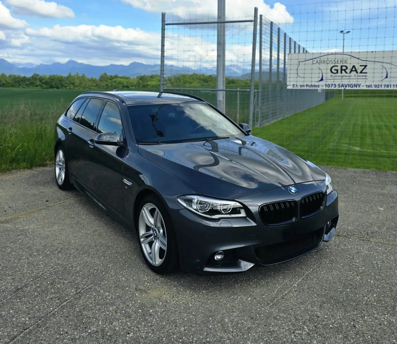 BMW 528i Touring xDrive — Break élégant, motorisation efficace et équipements premium — vista esterna