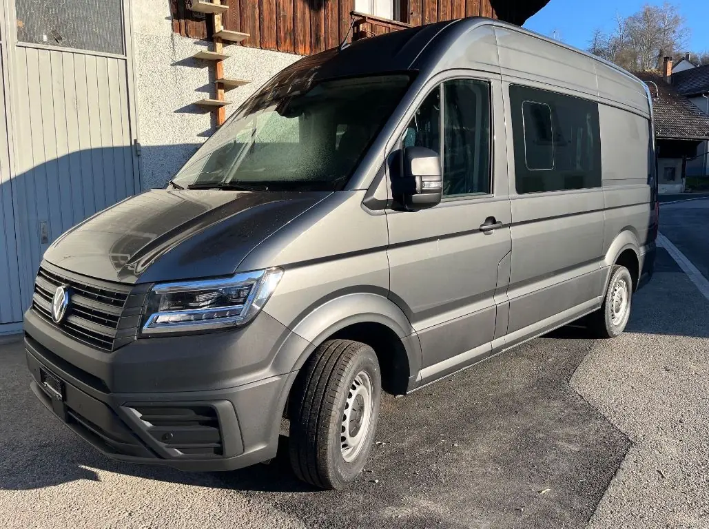 VW Crafter 4x4 ACC — Utilitaire premium tout-terrain avec technologie d'assistance avancée — vue extérieure