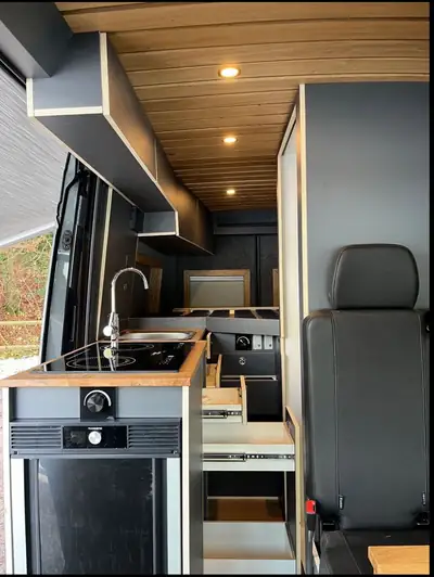 VW Crafter 4x4 ACC — Utilitaire premium tout-terrain avec technologie d'assistance avancée — Miniature 9