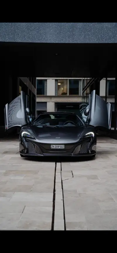 McLaren 650S Spider — Roadster V8 650 ch, carbone intégral, véhicule CH — arrière