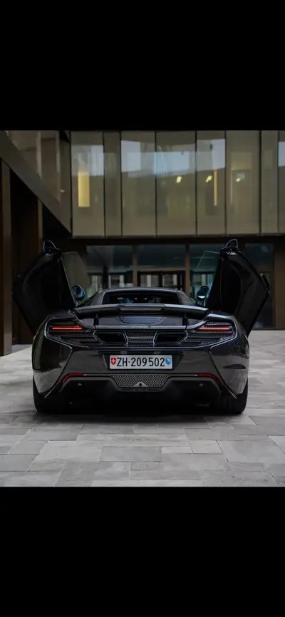 McLaren 650S Spider — Roadster V8 650 ch, carbone intégral, véhicule CH — détail