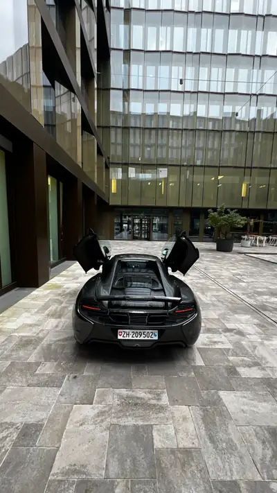 McLaren 650S Spider — Roadster V8 650 ch, carbone intégral, véhicule CH — intérieur