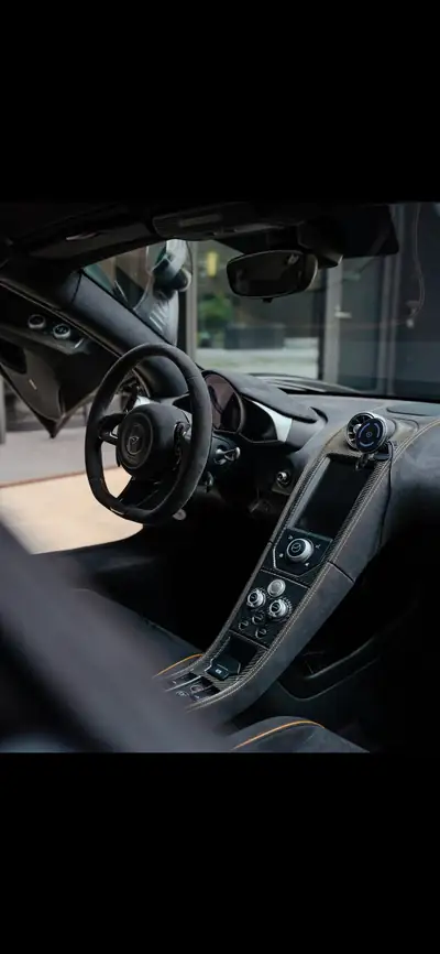 McLaren 650S Spider — Roadster V8 650 ch, carbone intégral, véhicule CH — Miniature 7