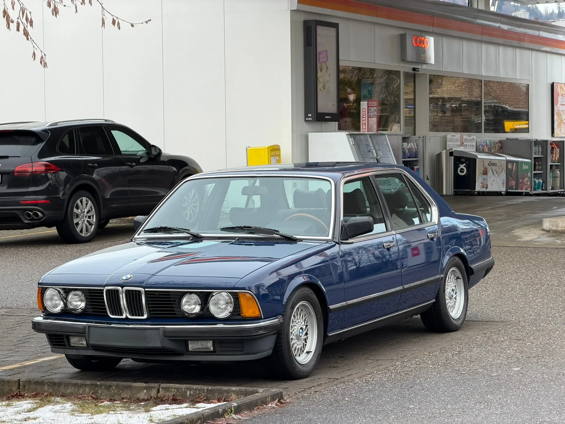 BMW 745i A 1985 — Un collector rare avec turbo, 205'000 km, sans sinistre — vista esterna