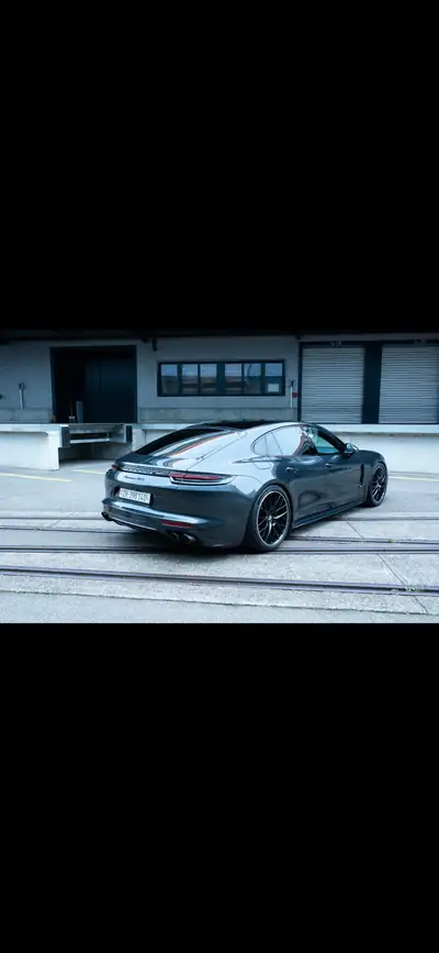 Porsche Panamera GTS V8 — 470 ch, échappement Akrapovic, abaissée sport — Innenraum