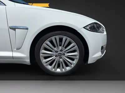 Jaguar XF Sportbrake 3.0d V6 — Diesel performant, break élégant, expertisé du jour — Thumbnail 9