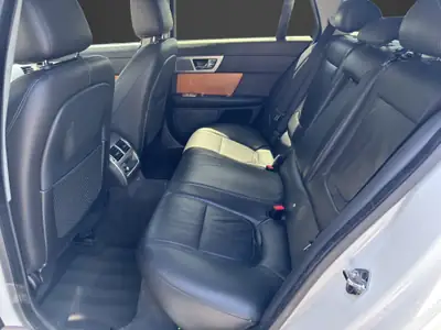 Jaguar XF Sportbrake 3.0d V6 — Diesel performant, break élégant, expertisé du jour — Thumbnail 16