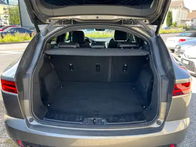 Jaguar E-PACE P250 R-Dynamic SE AWD — SUV compact premium, 1ère main, 68'000 km — Miniature 13