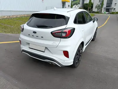 Ford Puma 1.0 SCTi ST-Line — SUV compact dynamique, essence économique et caméra de recul — vista posteriore
