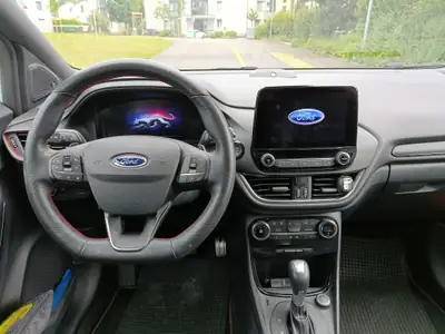 Ford Puma 1.0 SCTi ST-Line — SUV compact dynamique, essence économique et caméra de recul — interni