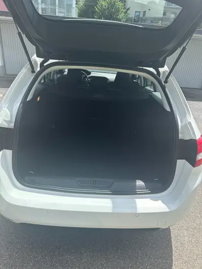 Peugeot 308 SW 1.2 PureTech — Break spacieux, entretien complet, état irréprochable — détail