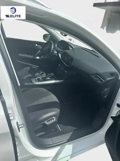 Peugeot 308 SW 1.2 PureTech — Break spacieux, entretien complet, état irréprochable — Miniature 9