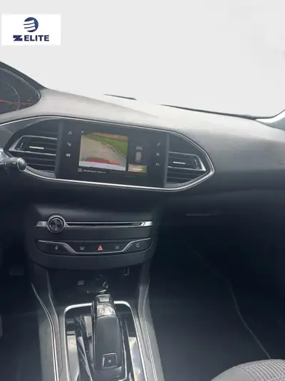 Peugeot 308 SW 1.2 PureTech — Break spacieux, entretien complet, état irréprochable — Miniature 8