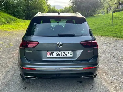 VW Tiguan 2.0 TSI Highline 4Motion — SUV polyvalent, toit panoramique et 4 roues motrices — detail